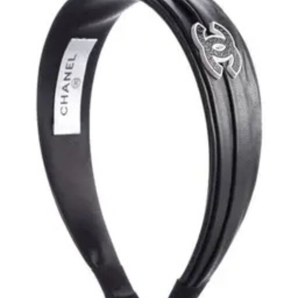 Authentic Licensed CHANEL Cosmetic Travel Bag Set filled with 10 Chanel gifts - Picture 9 of 14